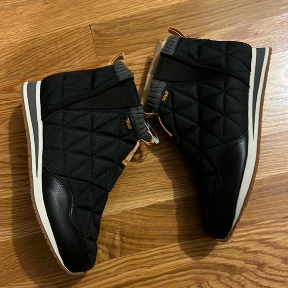 New Teva Ember Mid Boot Quilted Black Womens 8 - Picture 6 of 15